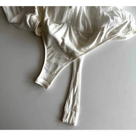 Paige NWT Delanie Shadow Dot Long Sleeve Flutter Cuff Bodysuit Thong Blouse S - Picture 9 of 12